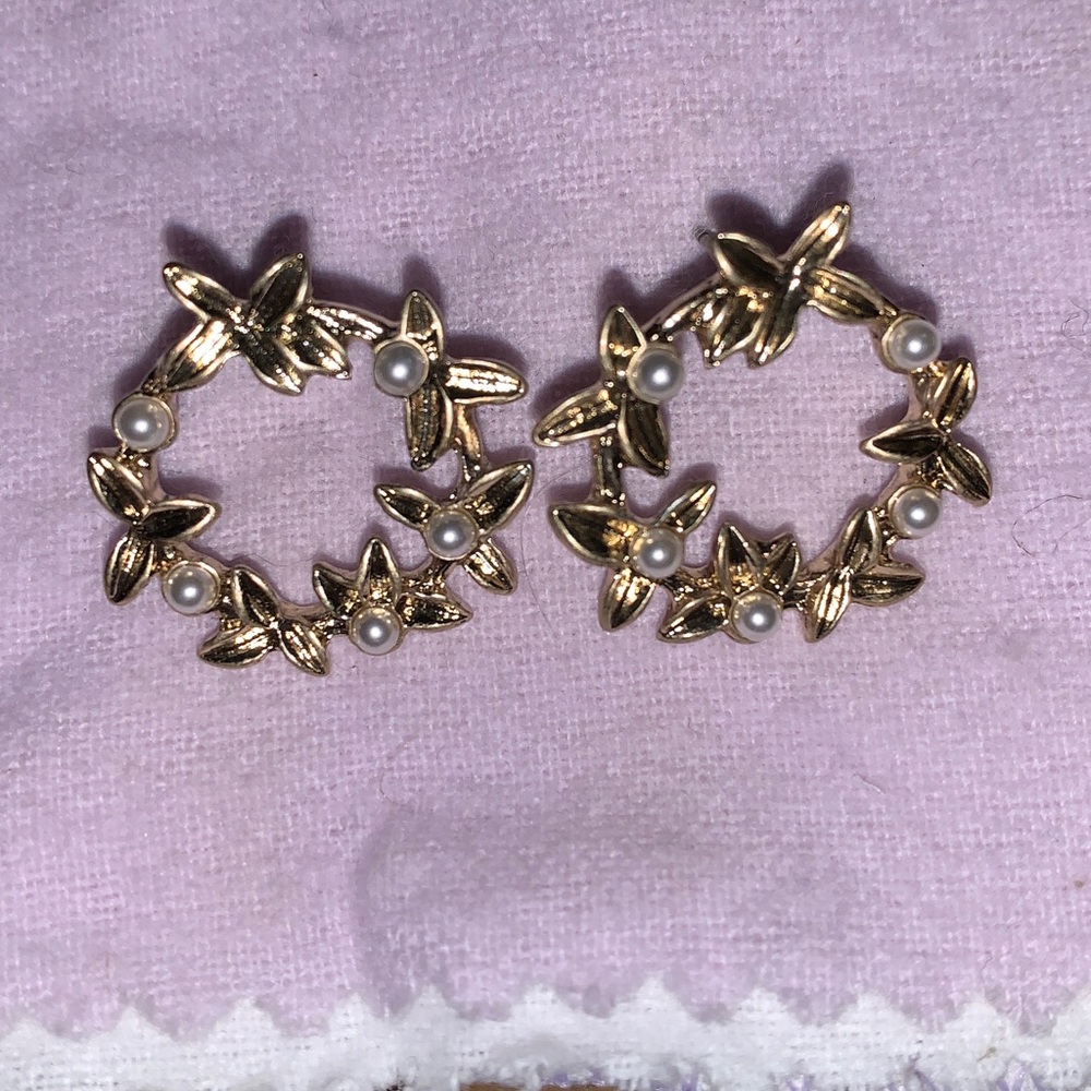 Elegant Gold and Pearl Floral Earrings